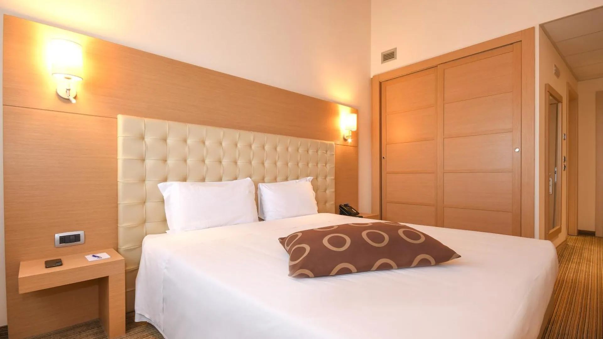 Hotel Parchi Del Garda Lazise 4*,