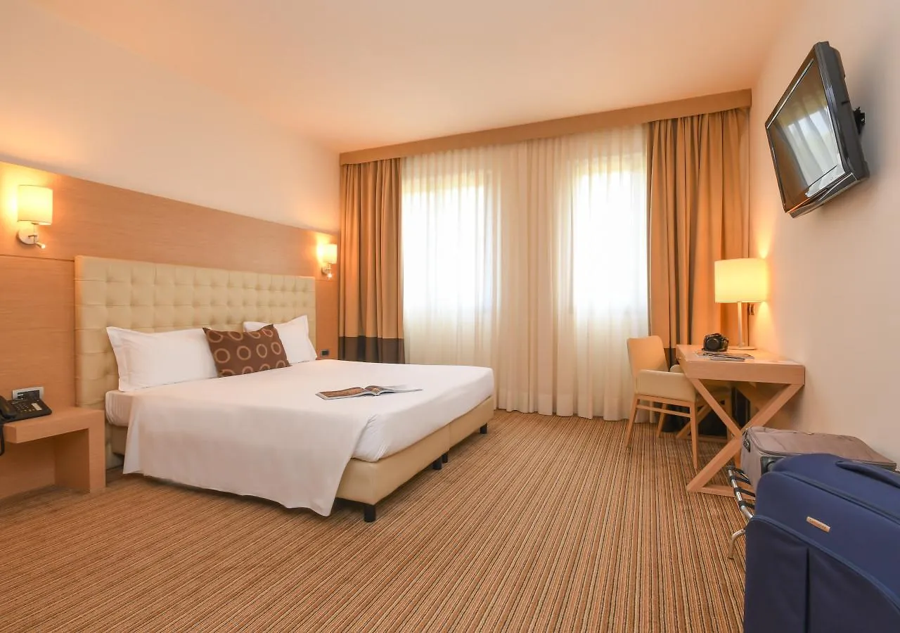 Hotel Parchi Del Garda Lazise 4*,