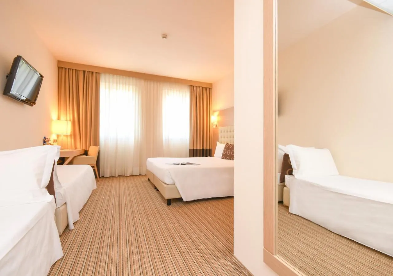 Hotel Parchi Del Garda Lazise 4*,